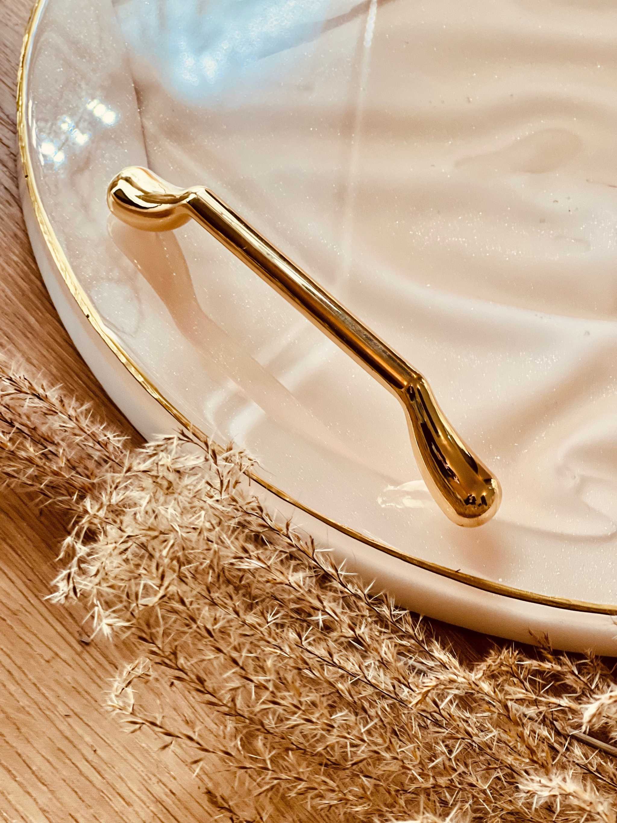 Stilvolle und langlebige Tablettgriffe für DIY-Projekte und Resin Art