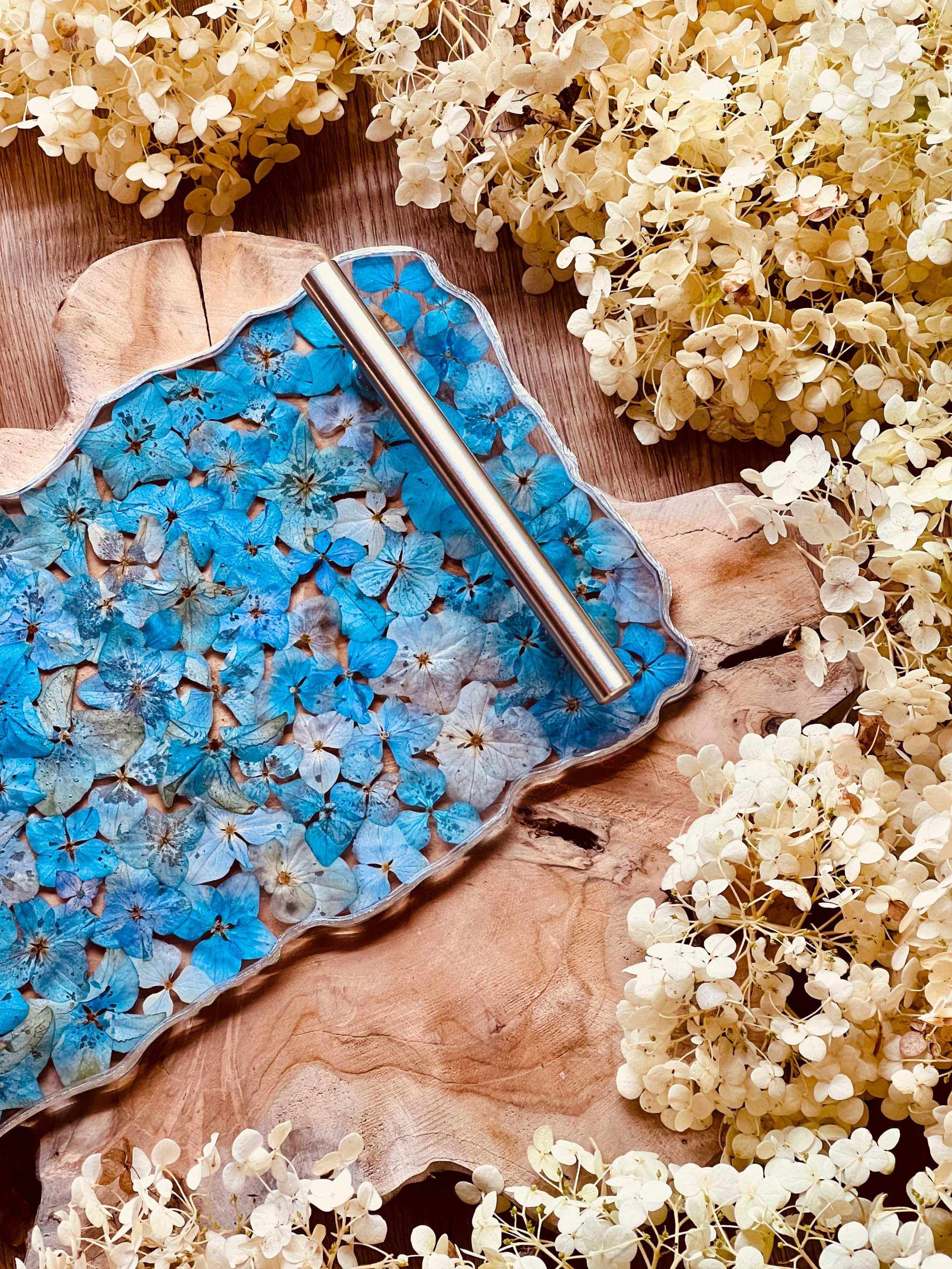Elegante handgefertigte Tabletts als stilvolles Wohnaccessoire und Geschenkidee