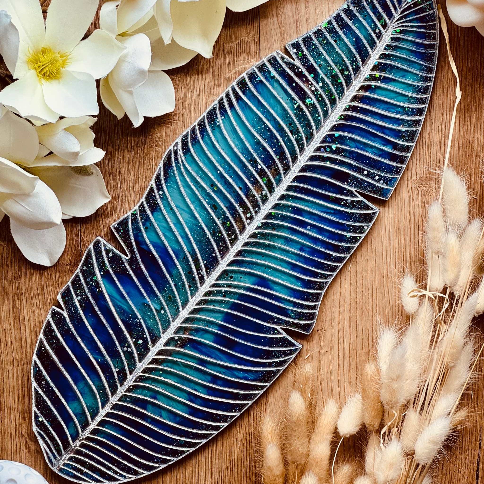 Resin tray in turquoise with silver details in leaf design