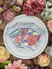 Zarte getrocknete Blumen – filigrane Rosenblüten, schonend gepresst und perfekt für individuelle Bastelarbeiten, Geschenkverpackungen oder Grußkarten.