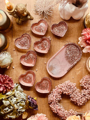 rosa Schmuckschalen aus Resin mit silbernem Glitzer in Herz- und Ovalform als handgemachte Unikate