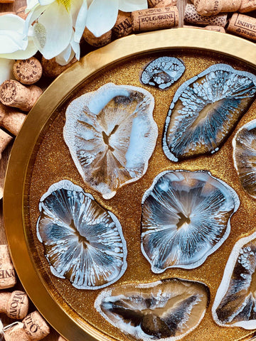Metal tray refined with resin agate slices