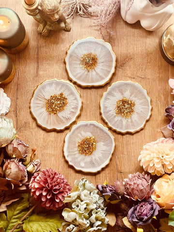 4 glamorous resin coasters in white with gold