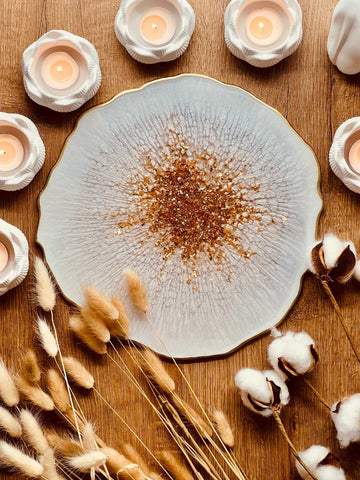 Resin tray in white with gold details