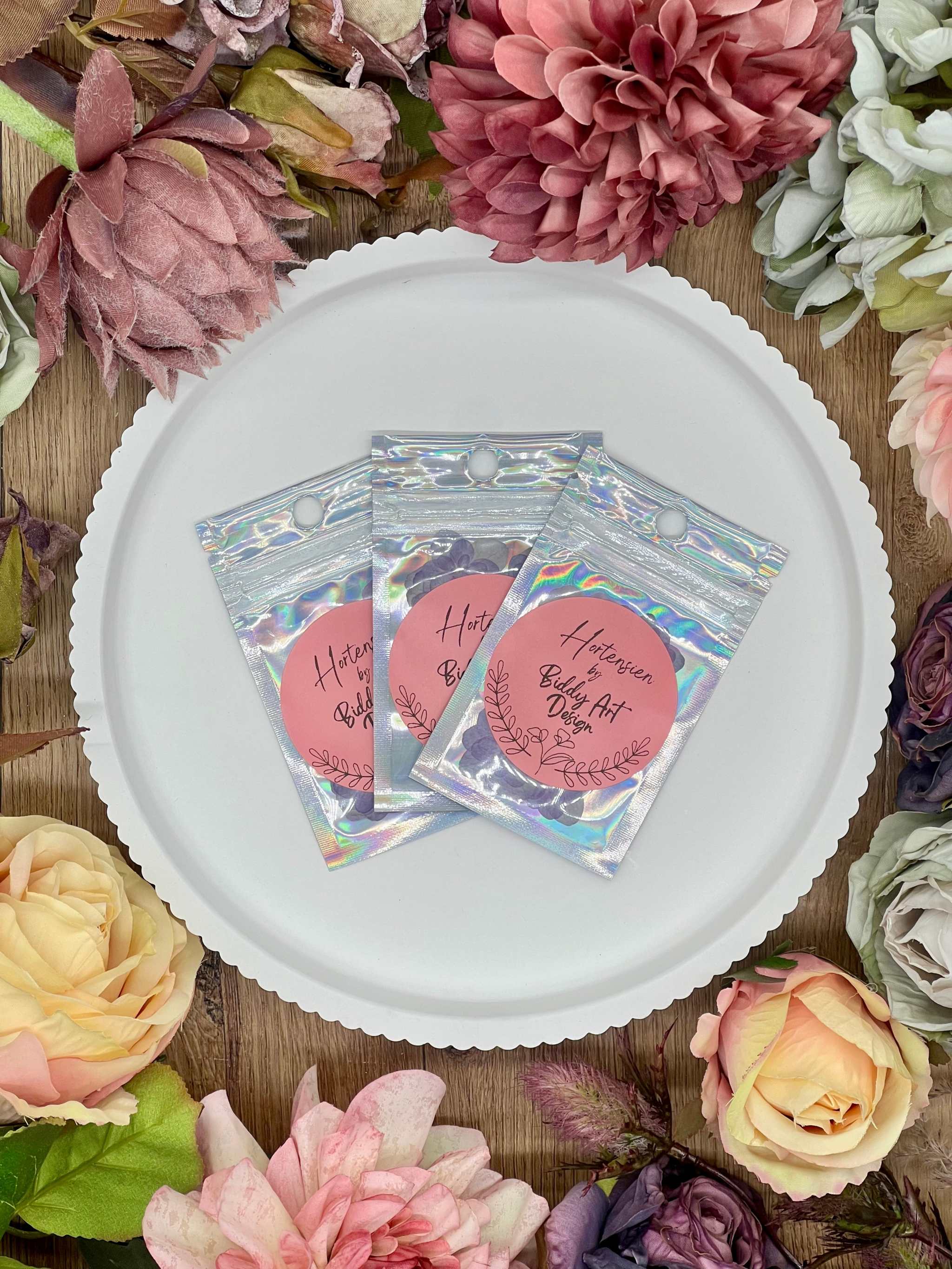 Zarte getrocknete Blumen – filigrane Lotus Hortensien, schonend gepresst und perfekt für individuelle Bastelarbeiten, Geschenkverpackungen oder Grußkarten.