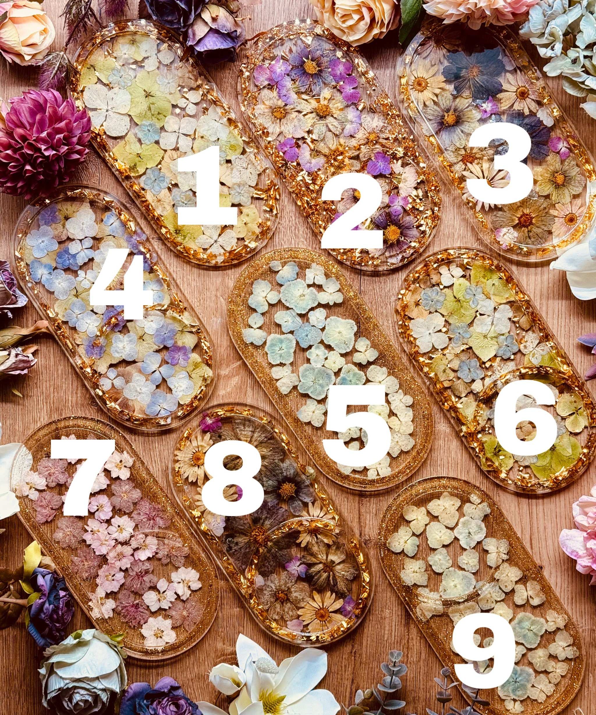 Schmuckschalen aus Resin mit Gold und Blumen, handgemachte Unikate als Dekoration für Bade- oder Schlafzimmer
