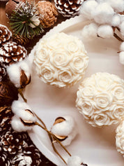 
Natürliche Rapswachskerze in Rosenform, handgegossen und detailreich – ideal als romantisches Geschenk oder dekorativer Hingucker.
