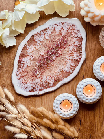 Resin tray in pink and silver details