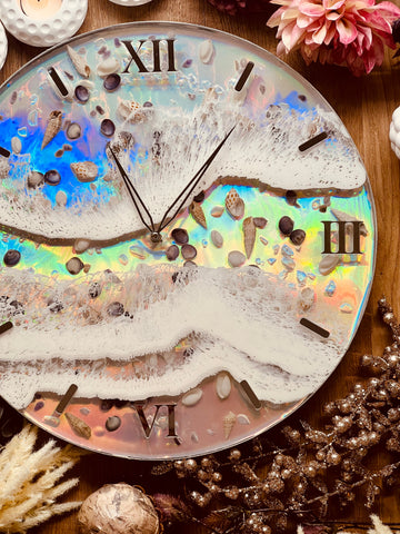 Resin Uhr mit Muscheln und holographischem Design