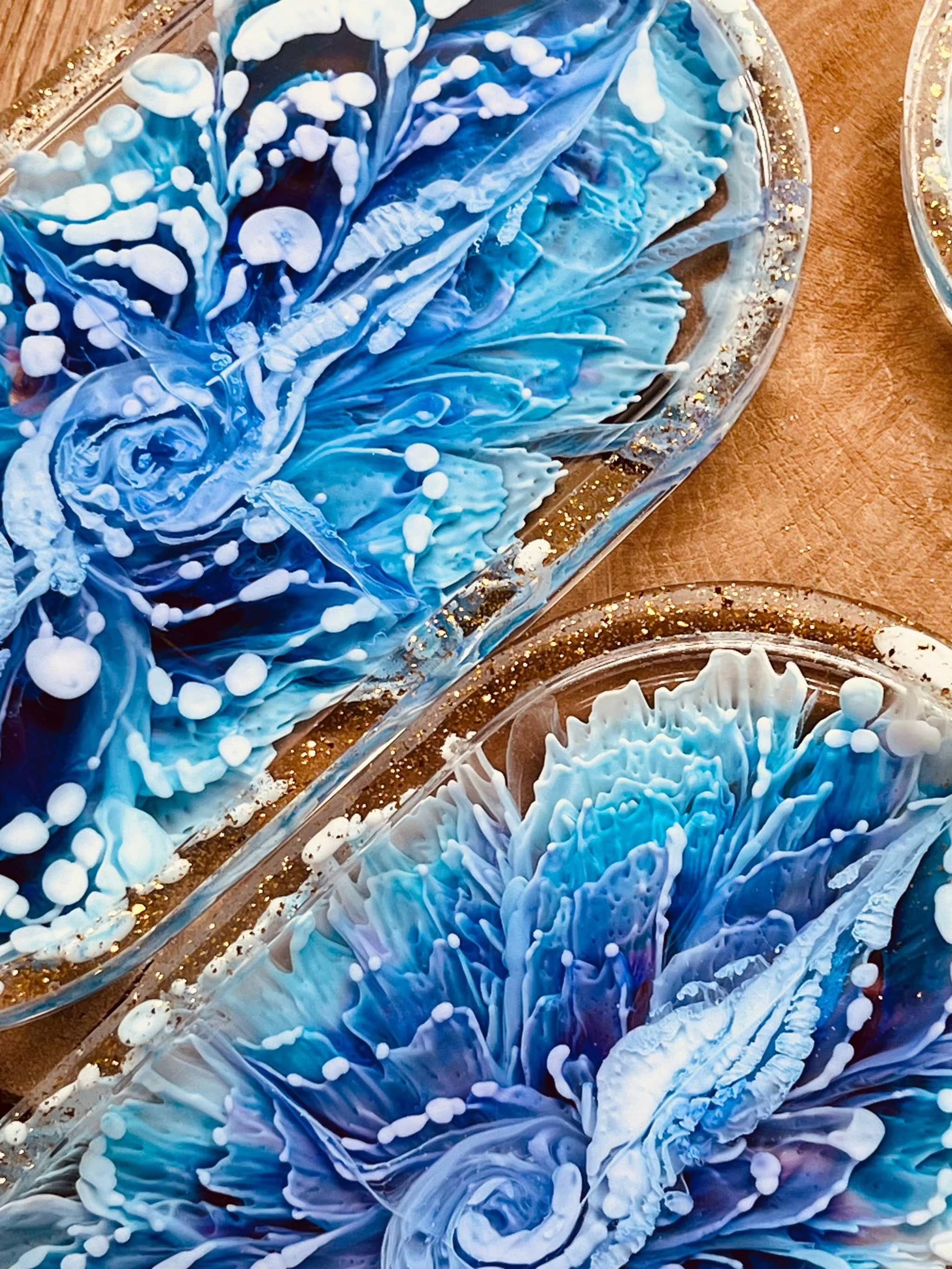 Handgemachte Schmuckschalen aus Resin in blauer 3D Technik mit Goldakzenten, ca. 18x9cm, einzigartige Unikate.
