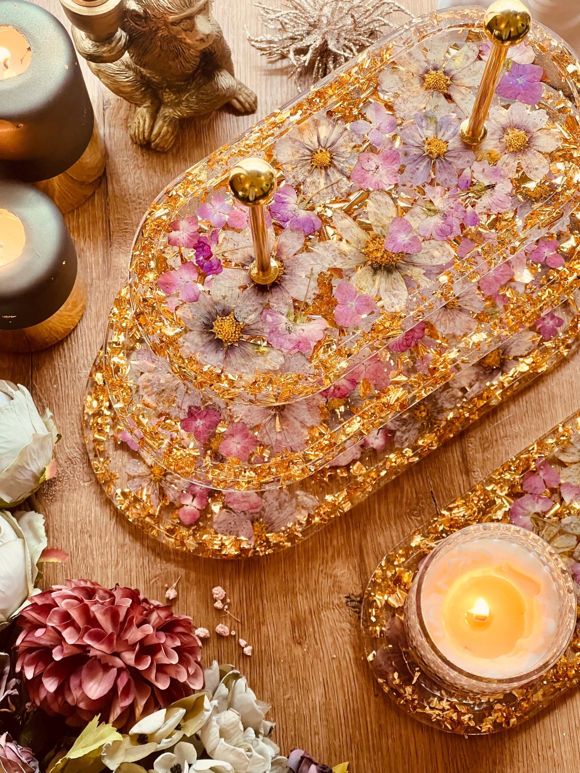 Perfekt für Resin Art Etageren – diese getrockneten Blumen lassen sich ideal in Epoxidharz einarbeiten und verleihen Schmuck oder Tabletts eine besondere Note.
