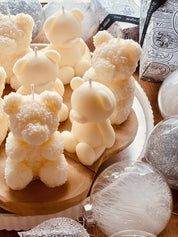 Besonders geformte Rapswachskerze, vegan und umweltschonend – ein ideales Geschenk für stilvolle und natürliche Dekoration.