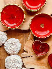 rote Schmuckschalen aus Resin mit goldenen Details in verschiedenen Größen, handgemachte Unikate, Dekoration für Bad und Schlafzimmer