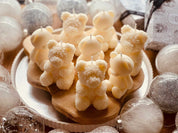 Handgefertigte Rapswachskerze in außergewöhnlicher Form, vegan und dekorativ – das perfekte Geschenk für jeden Anlass.