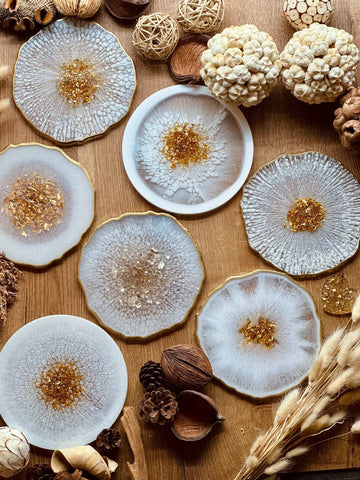Resin tray in white with gold details