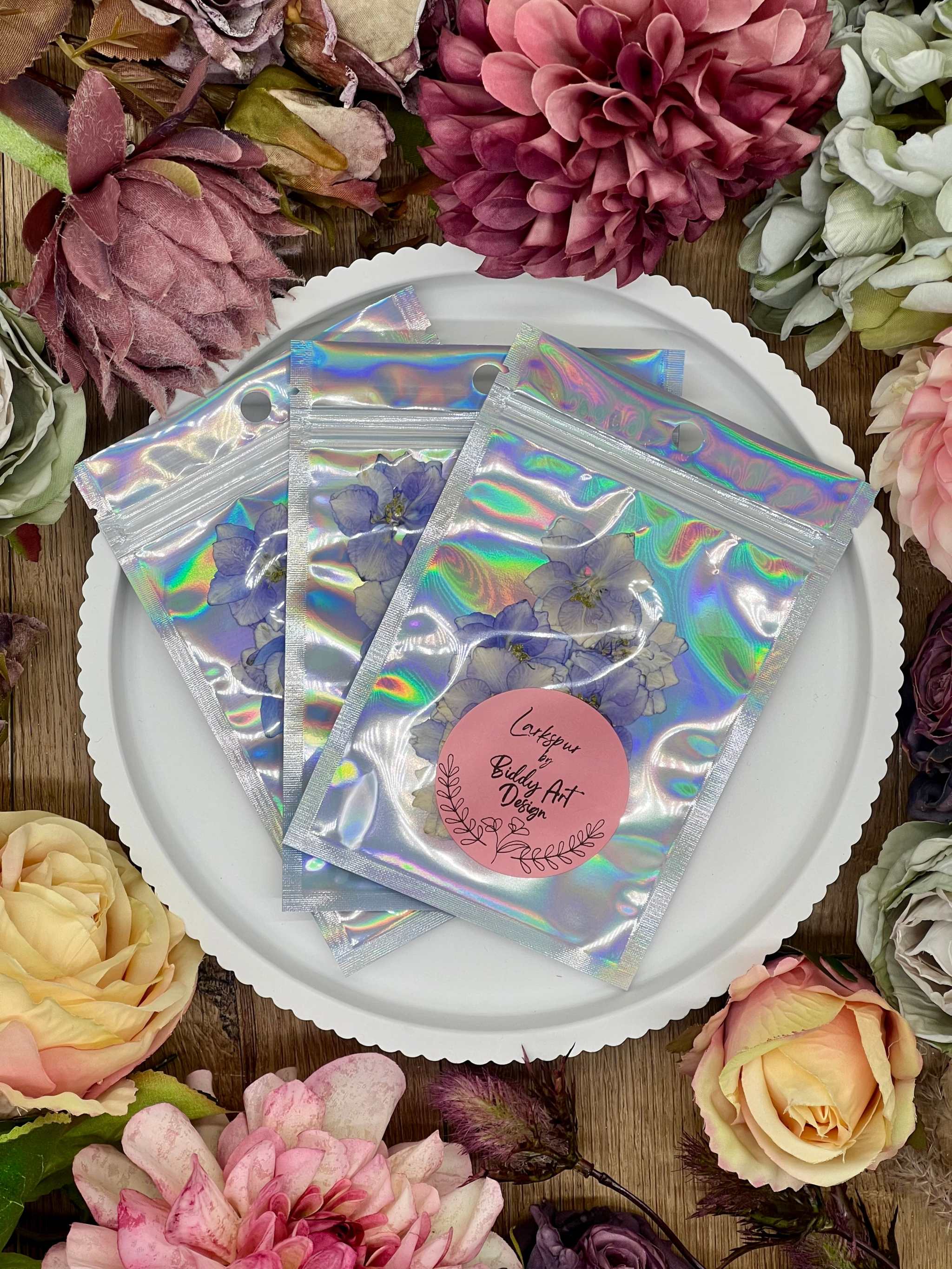 Hübsch verpackte, handgetrocknete Blumen für kreative Kunst- und DIY-Projekte. Perfekt für Kreativprojekte, Resin Art und Scrapbooking. Hochwertig getrocknete Blüten in wunderschönen Farben, perfekt für Kunst-, Bastel- und Dekorationsprojekte.