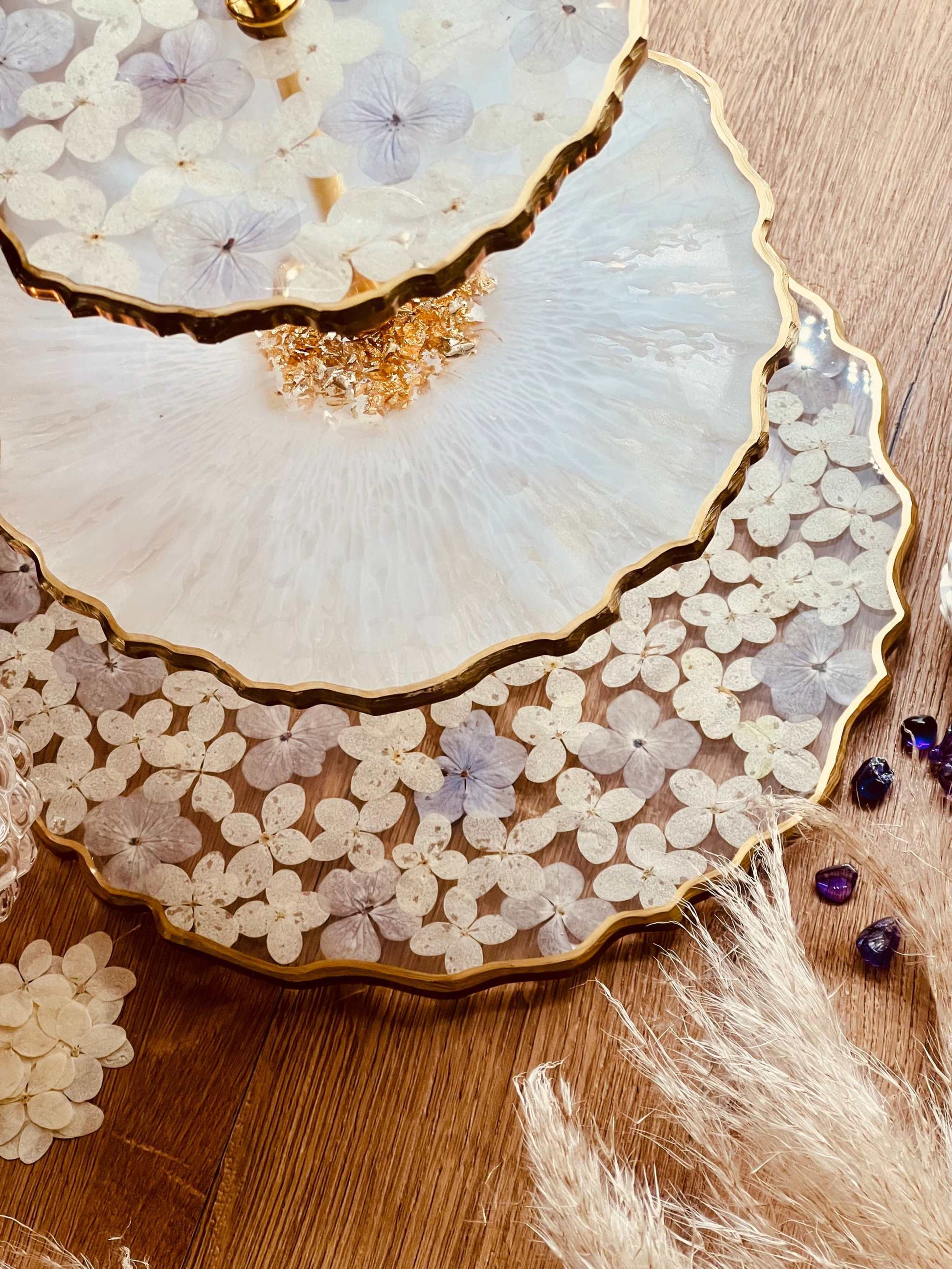 Gepresste Blumen für Resin Art und Kerzenkunst – die zarten Hortensienblüten in Natur und violett sind eine wunderschöne Ergänzung für handgefertigte Kerzen und Wachskreationen.