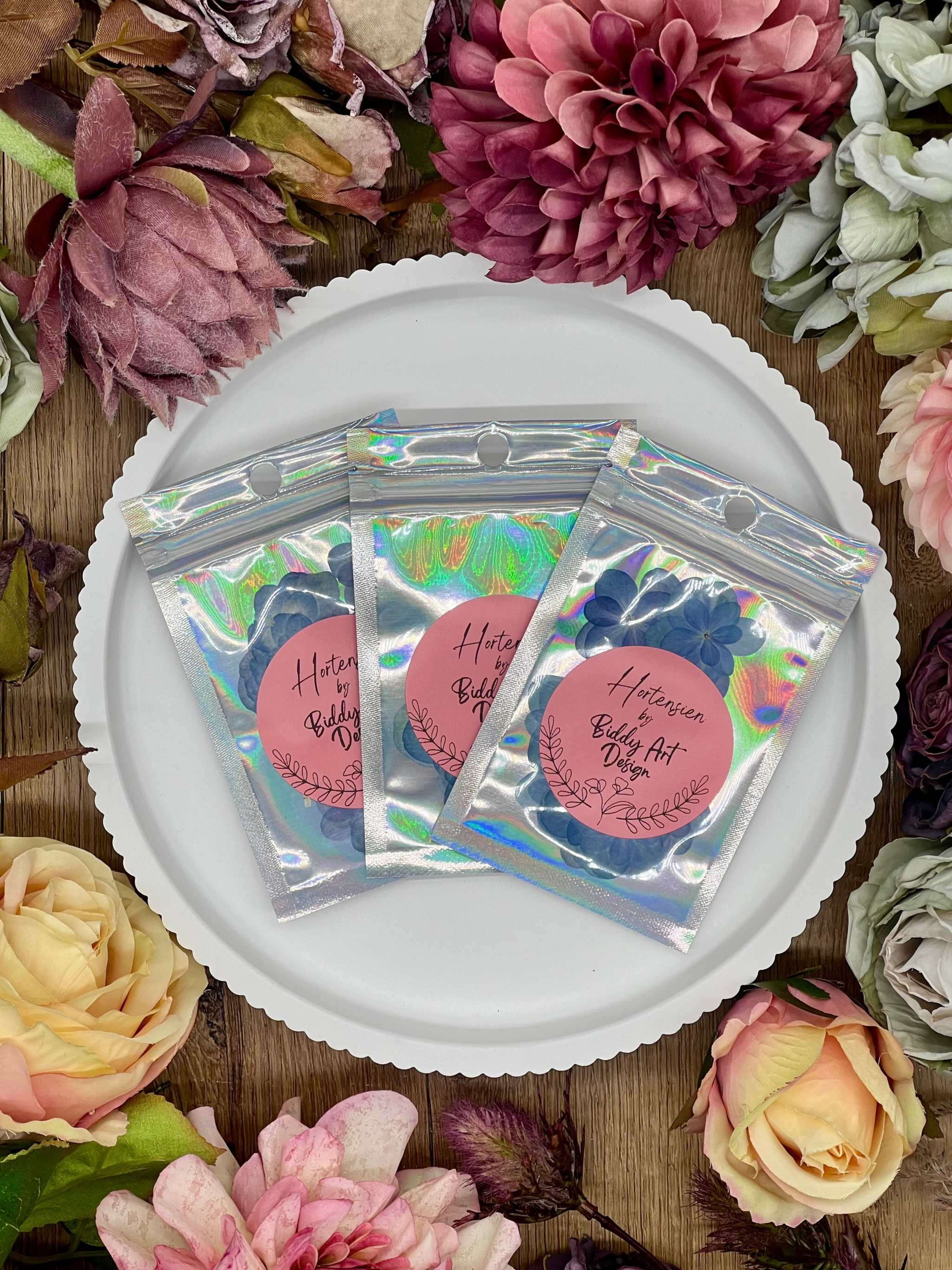 Zarte getrocknete Blumen – filigrane Lotus Hortensien, schonend gepresst und perfekt für individuelle Bastelarbeiten, Geschenkverpackungen oder Grußkarten.