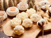 Natürliche Rapswachskerze in Blumenform, handgegossen und detailreich – ideal als romantisches Geschenk oder dekorativer Hingucker.