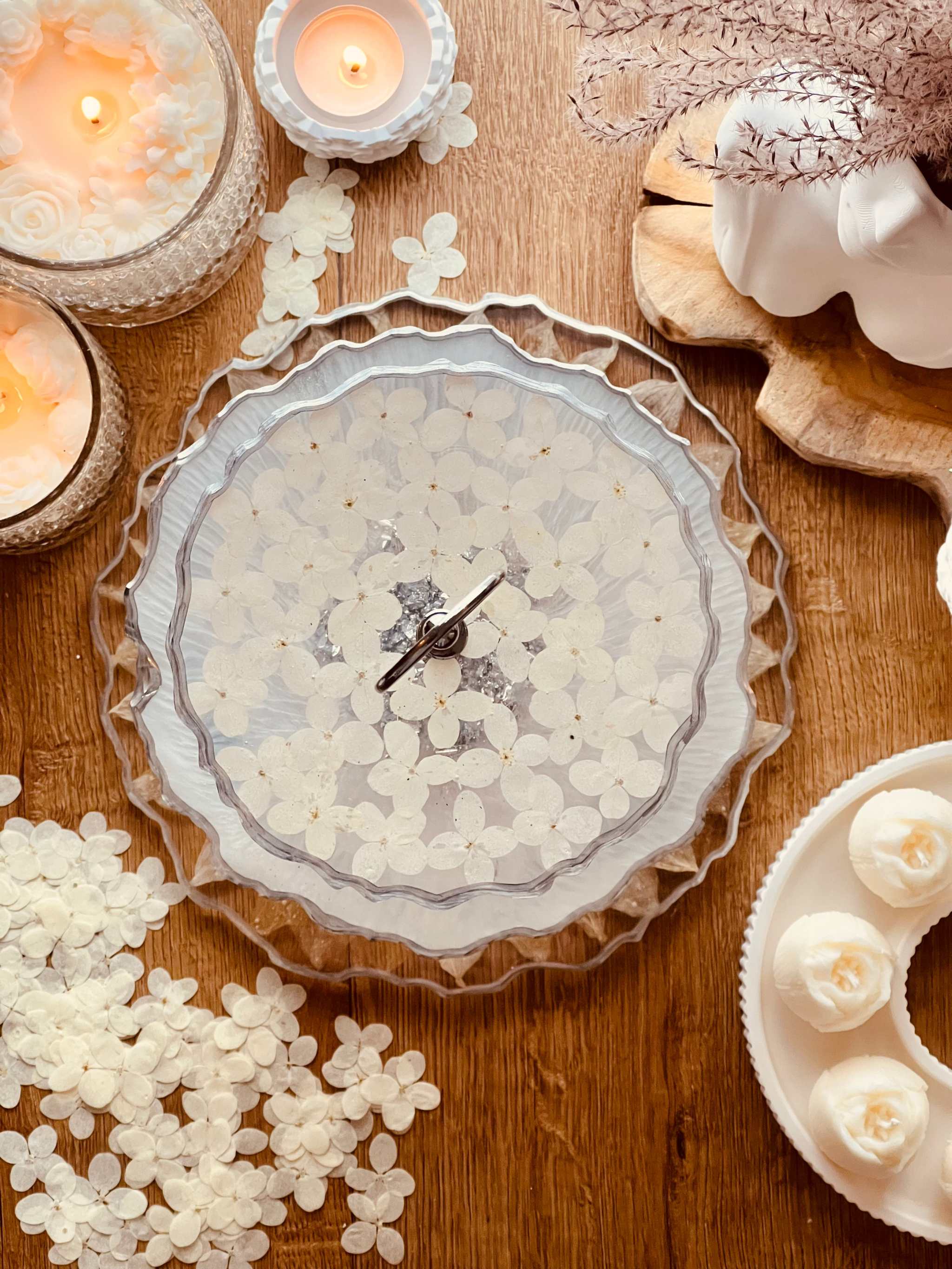 Perfekt für Resin Art – diese getrockneten Blumen lassen sich ideal in Epoxidharz einarbeiten und verleihen Schmuck oder Tabletts eine besondere Note.