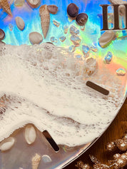 Handgemachte Resin Uhr mit Muscheln und holographischem Meereswellen-Design, 40 cm Durchmesser, einzigartiges Unikat