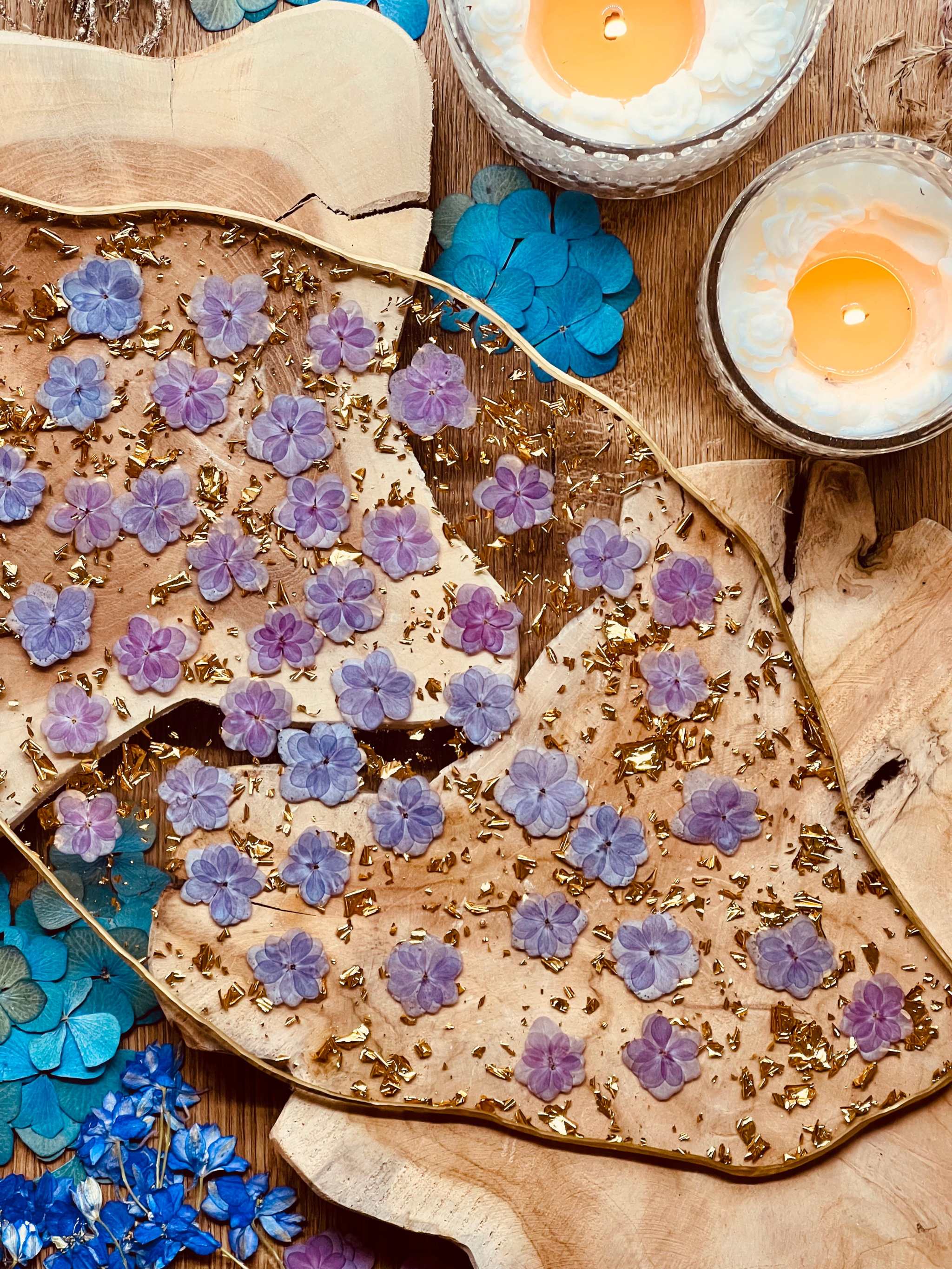 Natürlich getrocknete Lotus Hortensienblüten in sanftem Lila, ideal für Resin-Kunst, Bastelarbeiten und Scrapbooking. Jede Blüte ist einzigartig & detailreich erhalten.