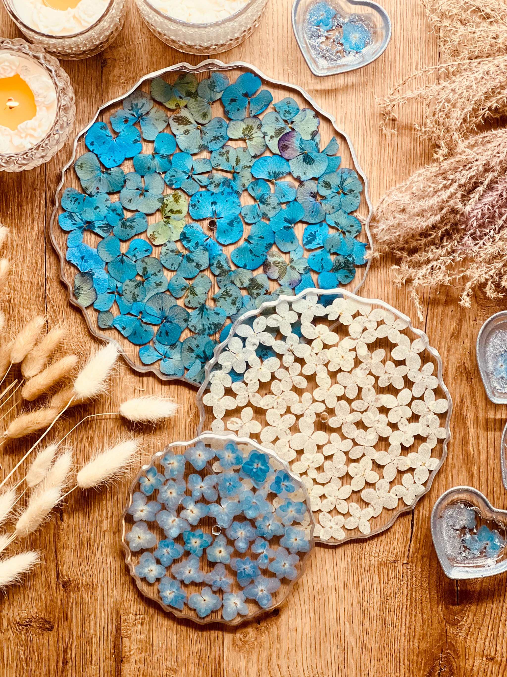 Perfekt für Resin Art – diese getrockneten Blumen lassen sich ideal in Epoxidharz einarbeiten und verleihen Schmuck oder Tabletts eine besondere Note.