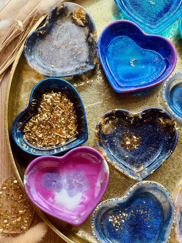Schmuckschalen aus Resin in bunt mit Goldenen Details