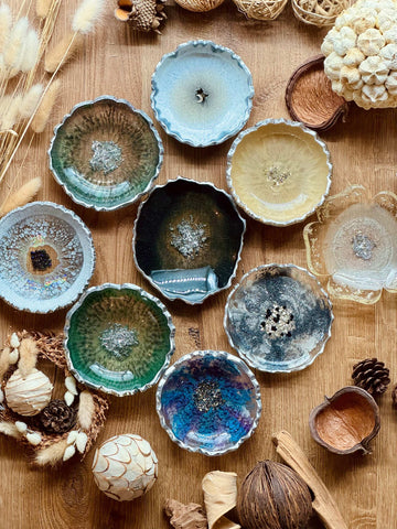 Schmuckschalen aus Resin in verschiedenen Farben mit Silber