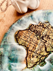 Holztablett mit Resin im Ocean Design und antiker Weltkartengrafik, handgefertigt, ca. 40cm Durchmesser
