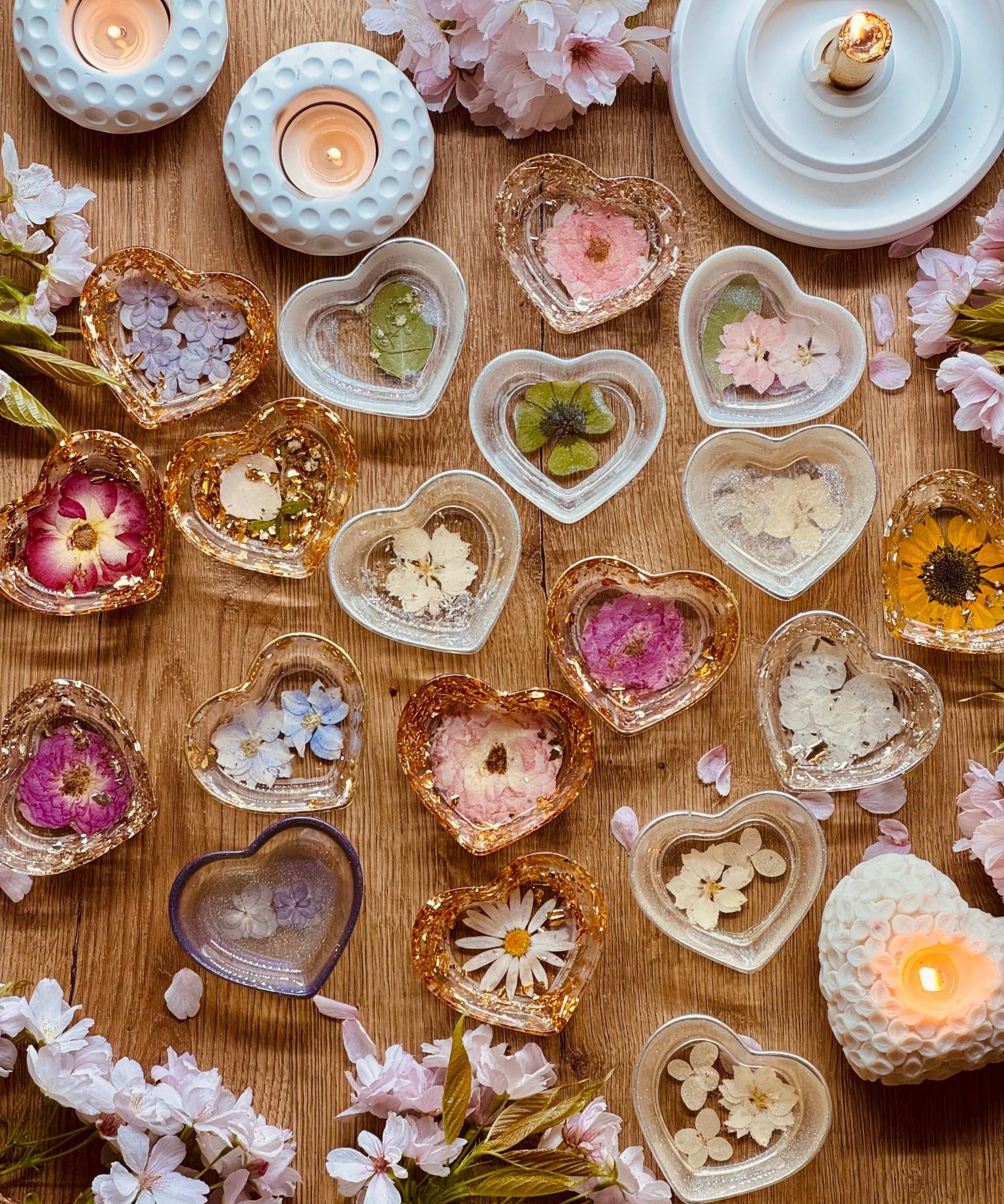 Brautstrauß konservieren Herzschale mit echten Blumen Hochzeitsblumen.Herzförmige Schmuckschale mit Blattgold und echten Blumen, 8 cm groß, einzigartiges Deko-Unikat für Schmuckliebhaber und Geschenkideen
