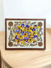 Konservierter Brautstrauß im Bilderrahmen in Eiche, natürliche Farbwirkung der getrockneten Blüten