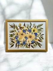 Brautstrauß konservieren im Bilderrahmen mit minimalistischem Design und weißem Passepartout