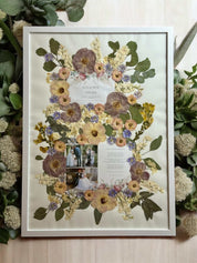 Brautstrauß konservieren als stilvolle Wanddekoration im hellen Wohnzimmer