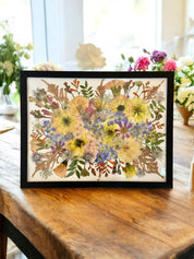 Brautstrauß konservieren in einem individuell gestalteten Bilderrahmen mit persönlichem Schriftzug