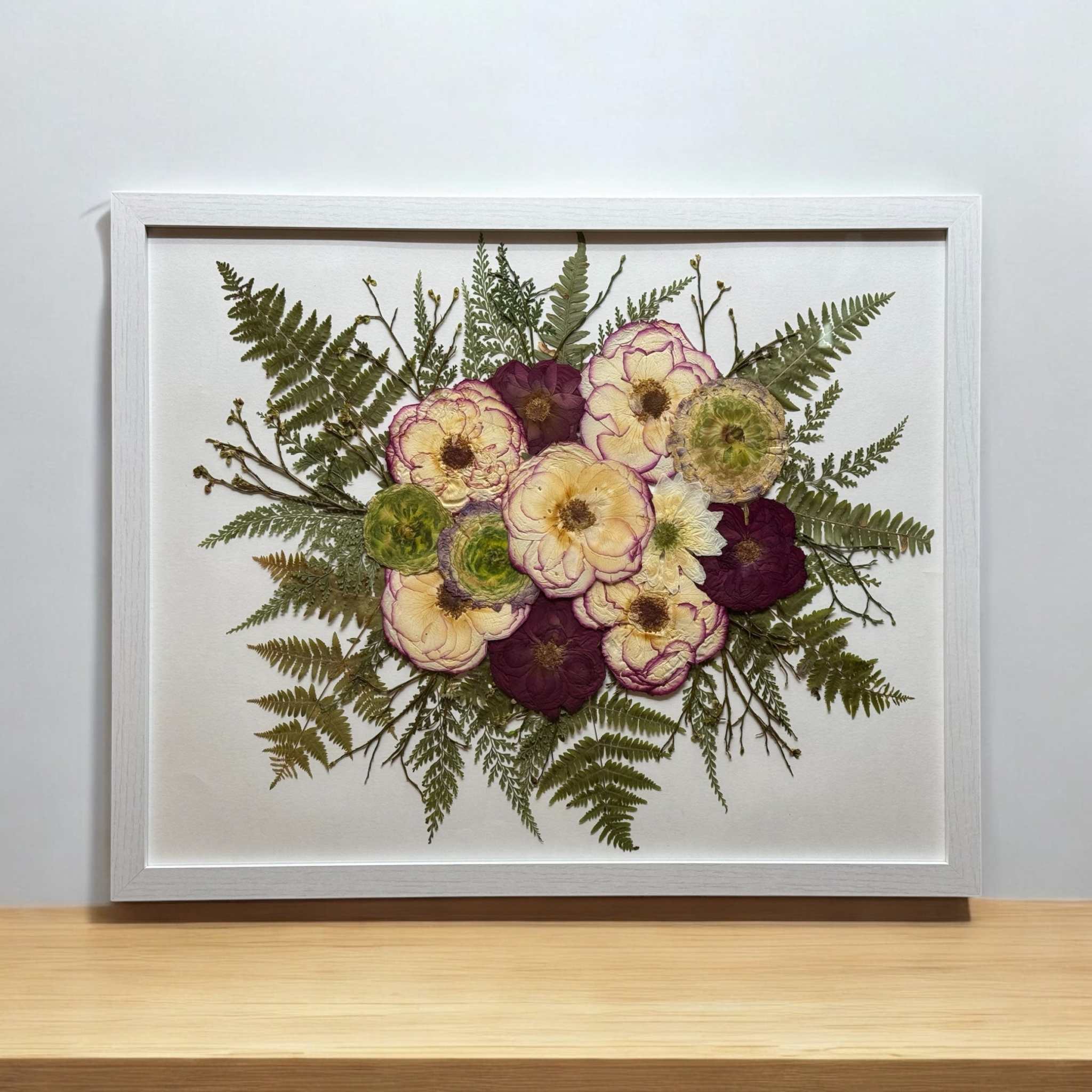Emotionales Geschenk: Brautstrauß konservieren und als Hochzeitsblumen Bilderrahmen liebevoll an Eltern oder Trauzeugen verschenken – individuell & berührend.