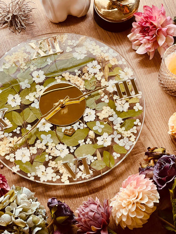 Resin clock with dried eucalyptus, flowers and hydrangeas
