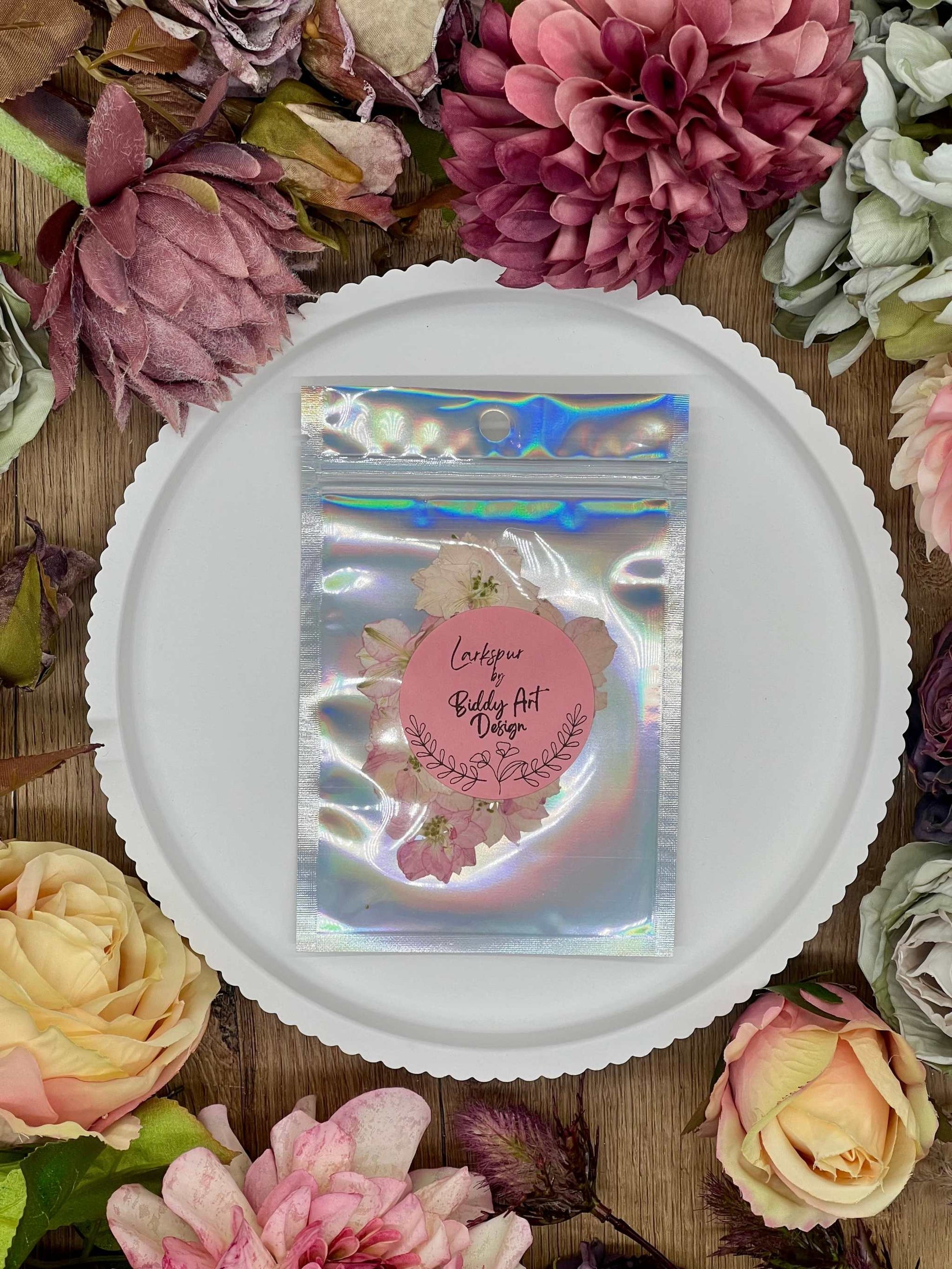 Hübsch verpackte, handgetrocknete Blumen für kreative Kunst- und DIY-Projekte. Perfekt für Kreativprojekte, Resin Art und Scrapbooking. Hochwertig getrocknete Blüten in wunderschönen rosa Farben, perfekt für Kunst-, Bastel- und Dekorationsprojekte.