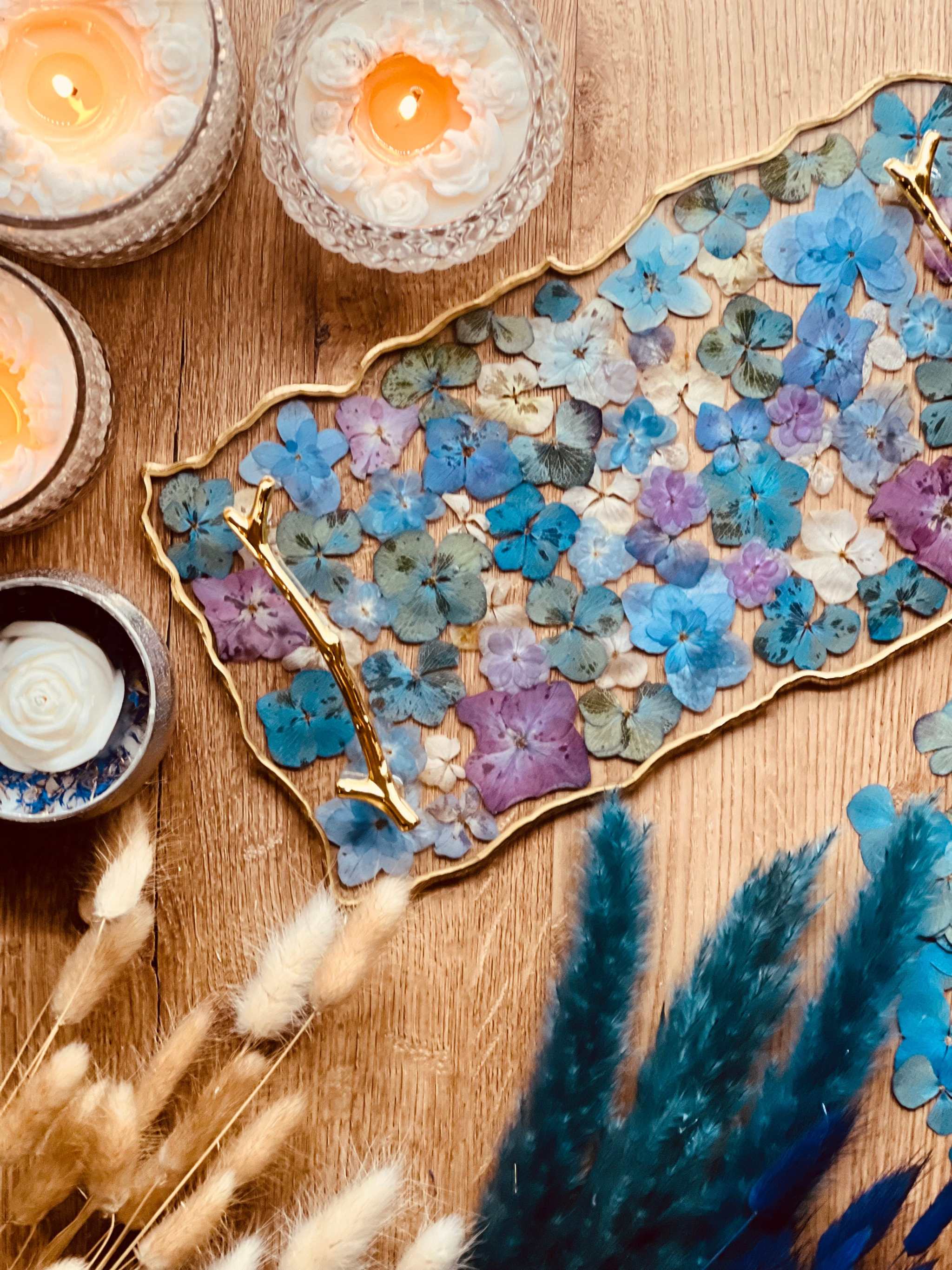 Perfekt für Resin Art – diese getrockneten Blumen lassen sich ideal in Epoxidharz einarbeiten und verleihen Schmuck oder Tabletts eine besondere Note.