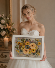 Konservierter Brautstrauß im Bilderrahmen als persönliches Hochzeitskunstwerk