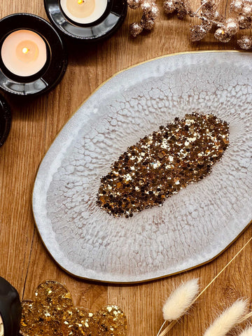 Resin tray in white with gold details