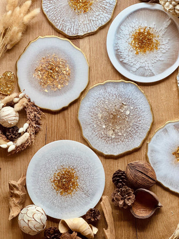 Resin tray in white with gold details