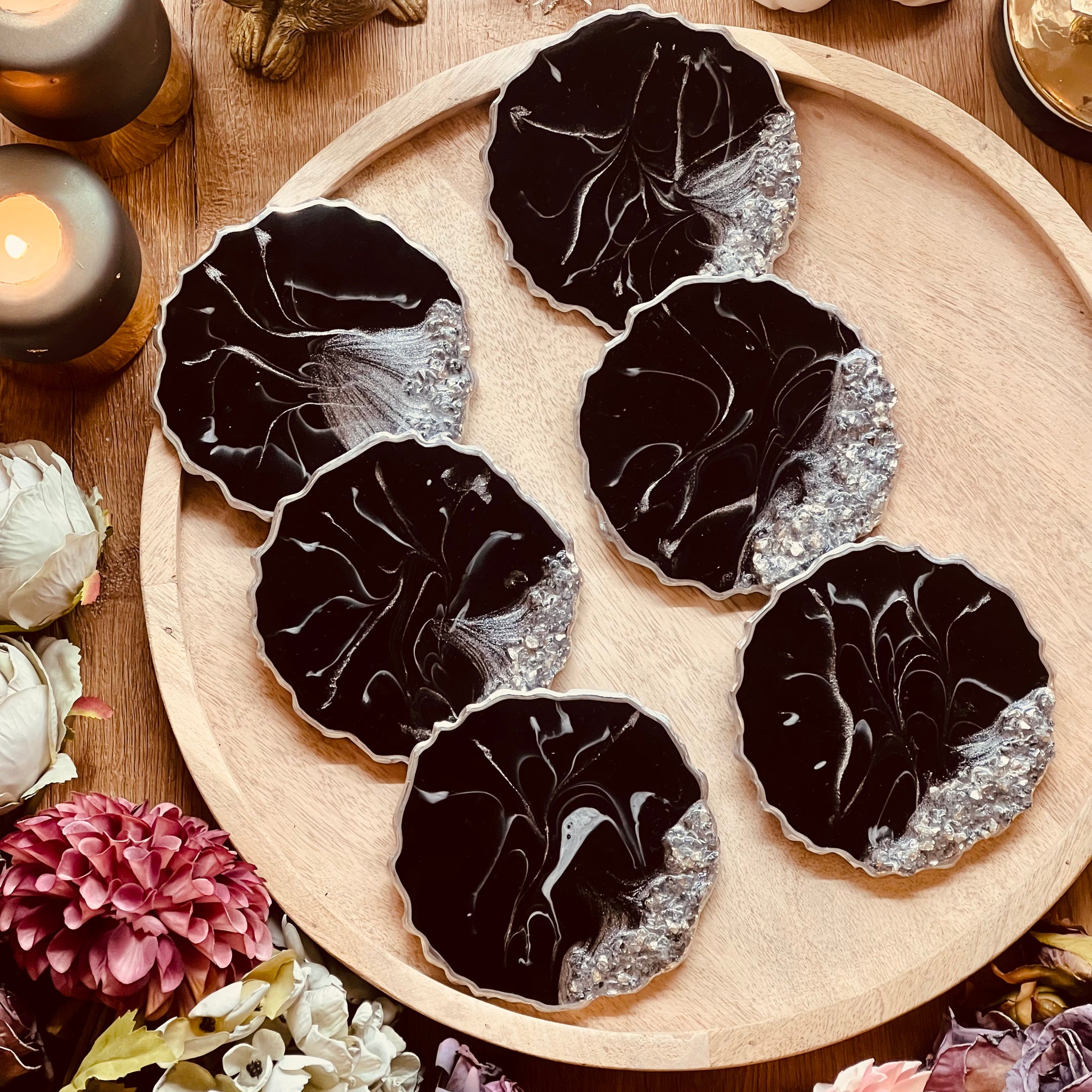6 Untersetzer aus Resin in schwarzem Marmorlook mit silber und Kristallen