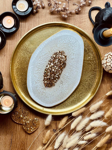 Resin tray in white with gold details