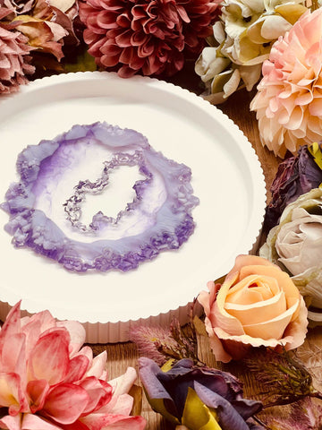 Tablett aus Resin im Geode Kristall Look