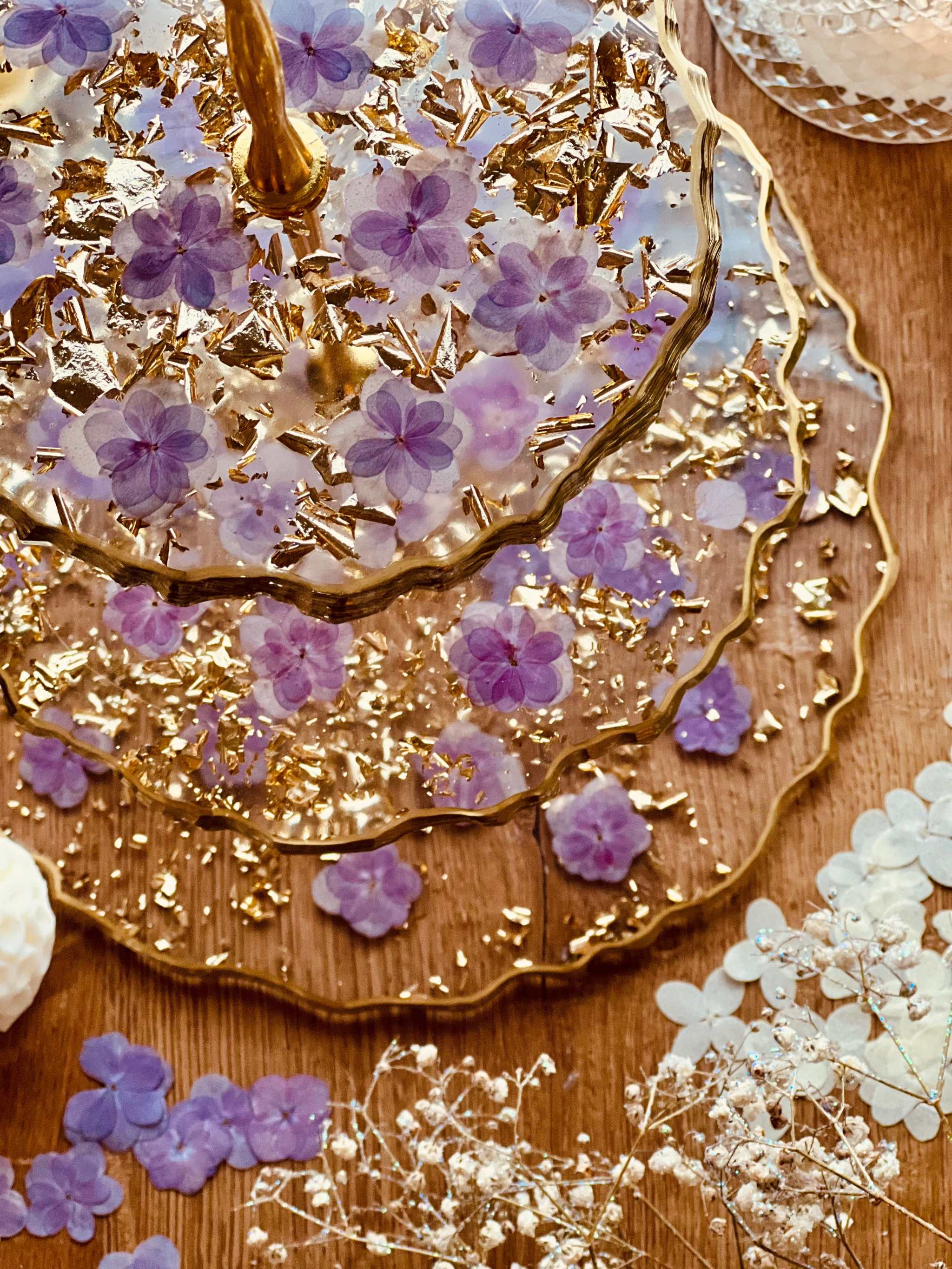 Kreative Dekoration mit echten Blumen – nutze diese handgepressten Lotus Hortensien für Bastelprojekte, Tischdekorationen oder kunstvolle Collagen.