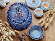 Deko Set aus Etagere und Schale mit glitzernder Diamant-Oberfläche und echten Amethysten, luxuriöse Wohnaccessoires.