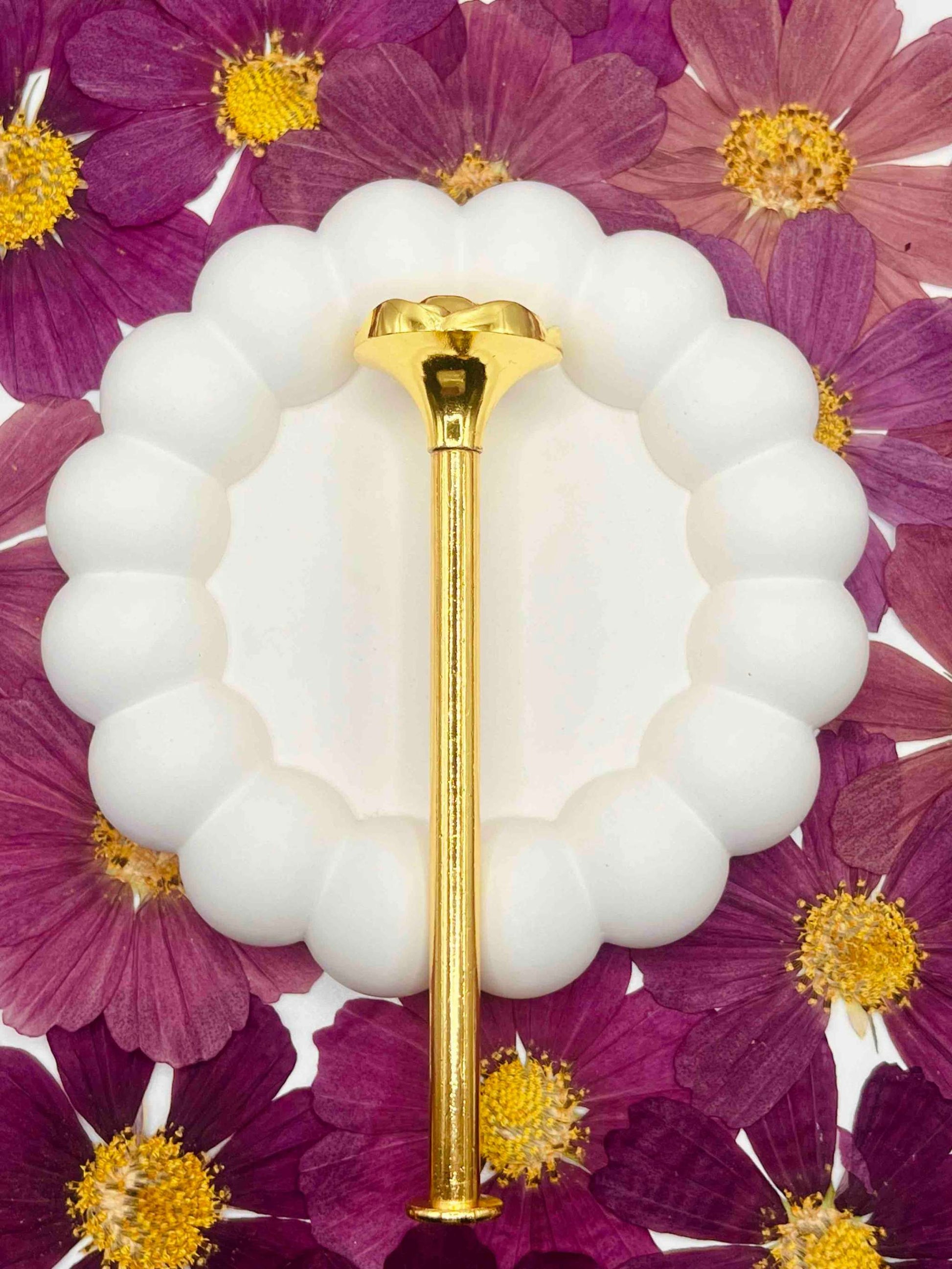 Goldene Etagerenstange mit einfacher Schraubmontage für DIY-Projekte