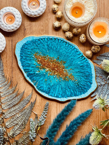 Resin tray in turquoise and gold details