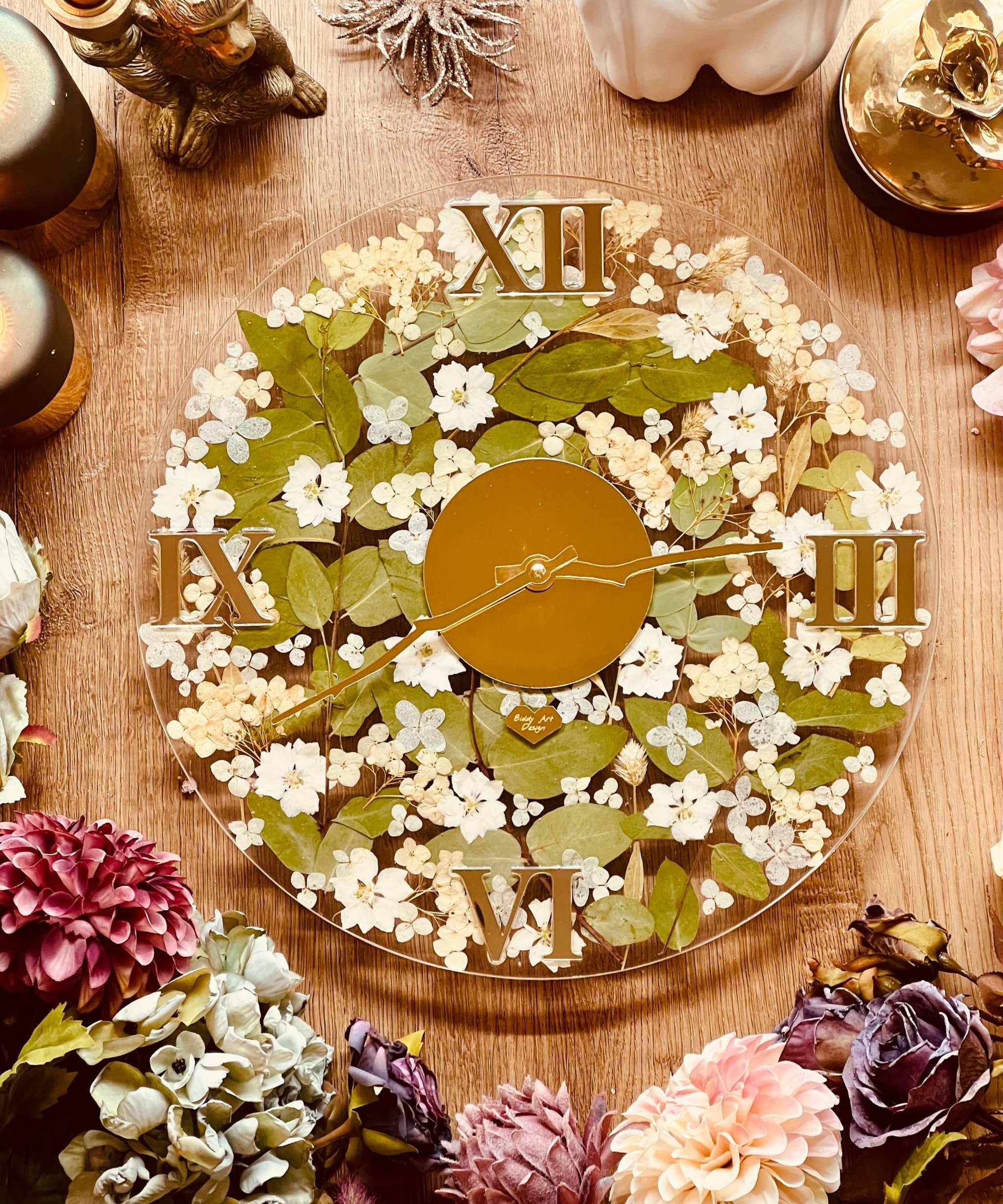 Handgefertigte Resin Uhr mit getrocknetem Eukalyptus, Blumen und Hortensien, Durchmesser 35cm, einzigartige Wand- und Standuhr